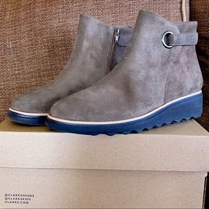 Clarks Women’s Boot, Size 9